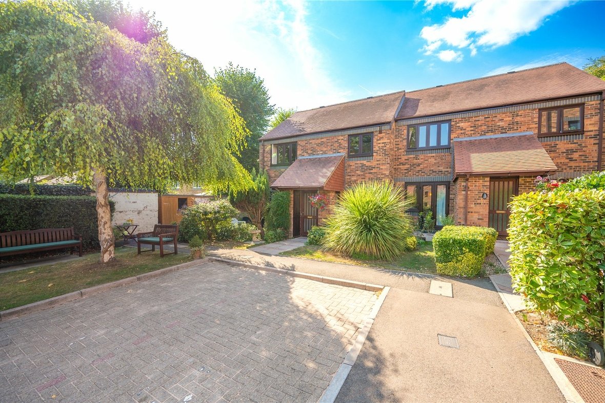 2 Bedroom Apartment New InstructionApartment New Instruction in Belmont Hill, St. Albans, Hertfordshire - View 9 - Collinson Hall