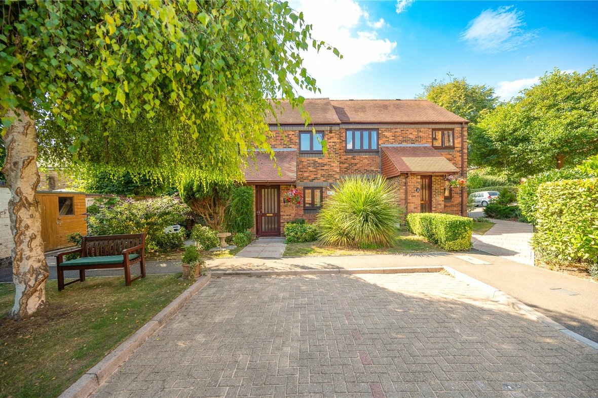 2 Bedroom Apartment New InstructionApartment New Instruction in Belmont Hill, St. Albans, Hertfordshire - View 10 - Collinson Hall