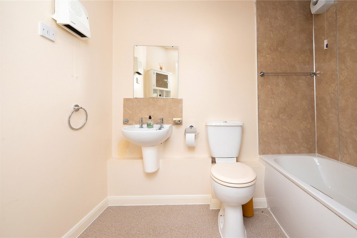 2 Bedroom Apartment New InstructionApartment New Instruction in Belmont Hill, St. Albans, Hertfordshire - View 7 - Collinson Hall