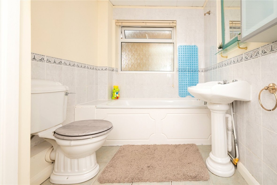 5 Bedroom House For SaleHouse For Sale in Noke Side, St. Albans, Hertfordshire - View 13 - Collinson Hall