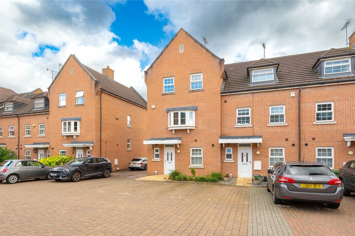 4 Bedroom House For SaleHouse For Sale in Curo Park, Frogmore, St. Albans - View 4 - Collinson Hall