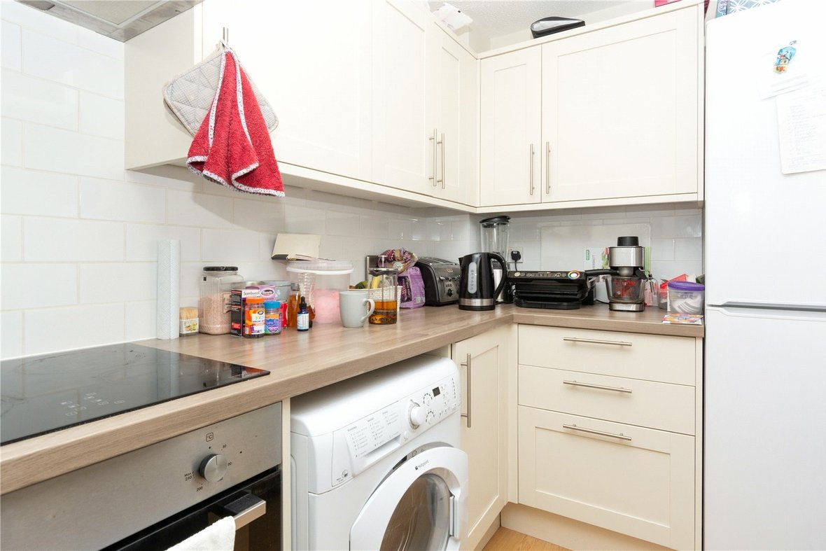 2 Bedroom House Let AgreedHouse Let Agreed in Richmond Walk, St. Albans - View 5 - Collinson Hall