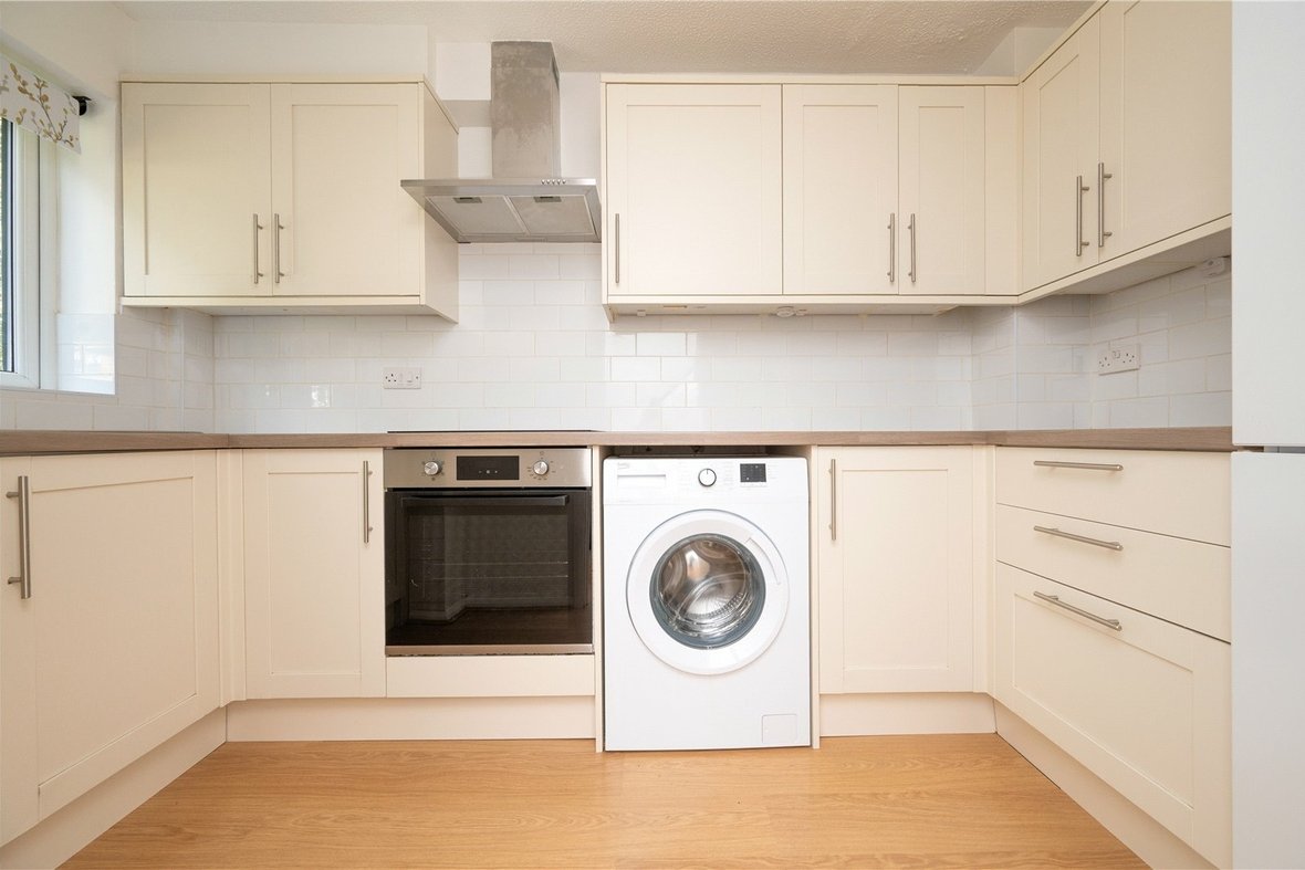 2 Bedroom House To LetHouse To Let in Richmond Walk, St. Albans - View 3 - Collinson Hall