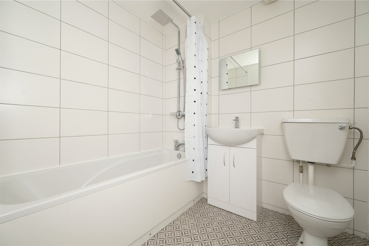 2 Bedroom House To LetHouse To Let in Richmond Walk, St. Albans - View 5 - Collinson Hall