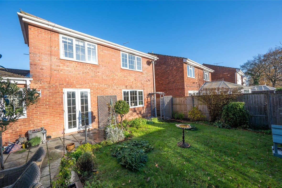 3 Bedroom House For SaleHouse For Sale in Cedarwood Drive, St. Albans, Hertfordshire - View 8 - Collinson Hall