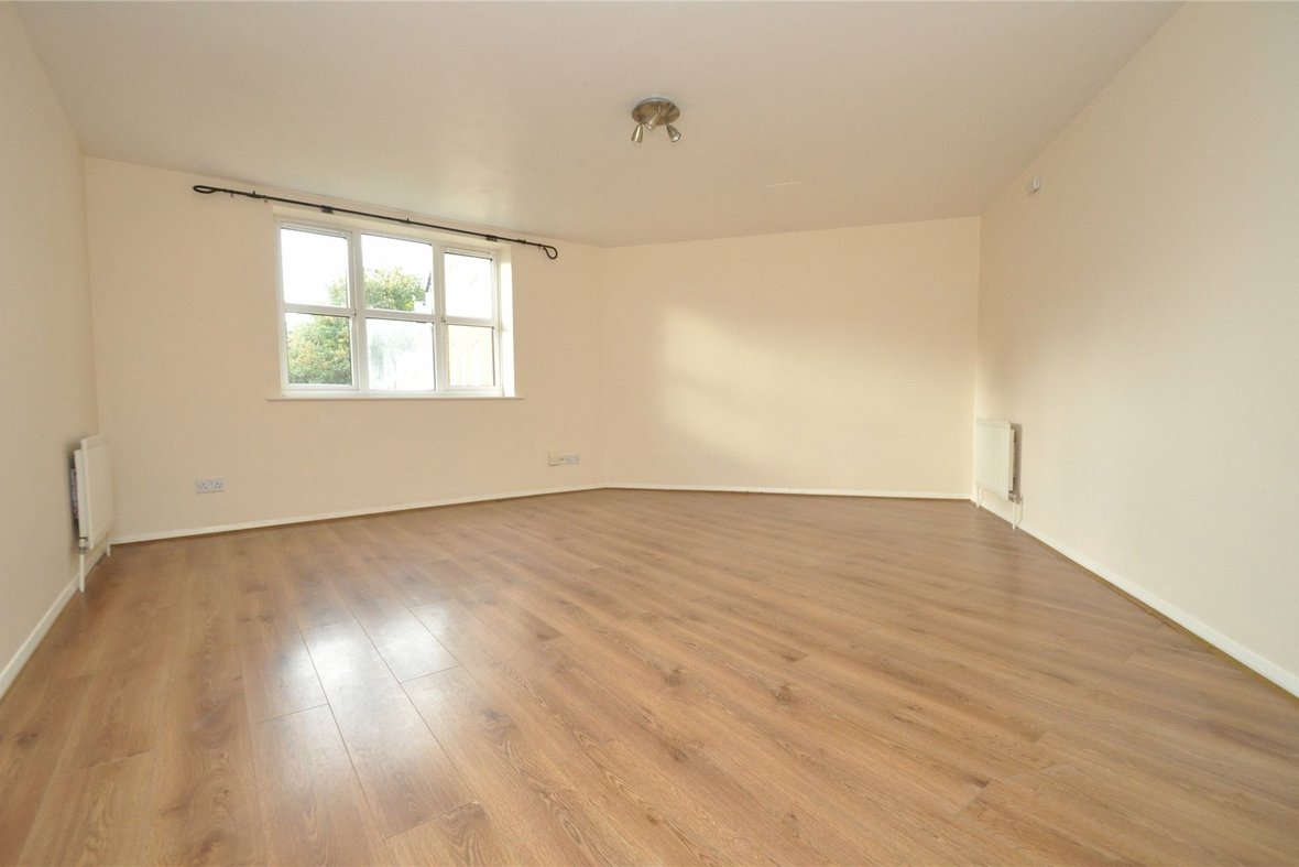 2 Bedroom Apartment Let AgreedApartment Let Agreed in Dexter Close, St. Albans, Hertfordshire - View 3 - Collinson Hall
