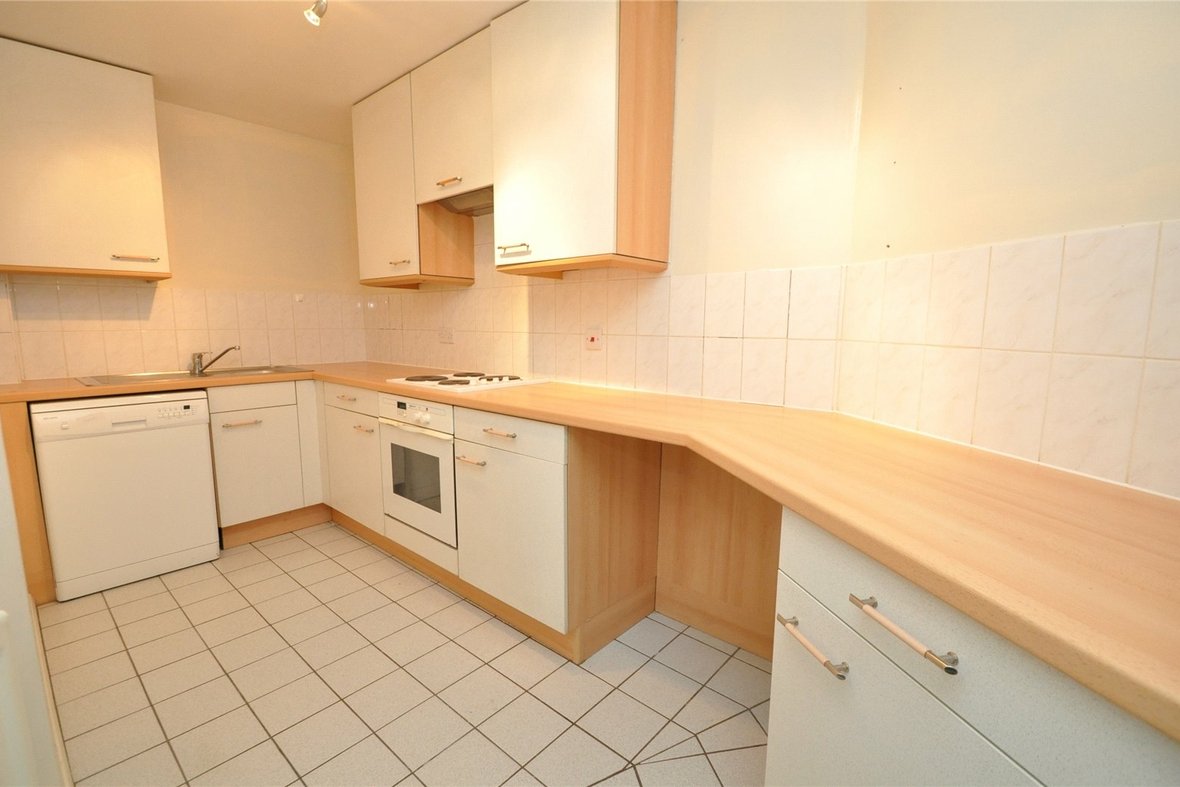 2 Bedroom Apartment Let AgreedApartment Let Agreed in Dexter Close, St. Albans, Hertfordshire - View 1 - Collinson Hall