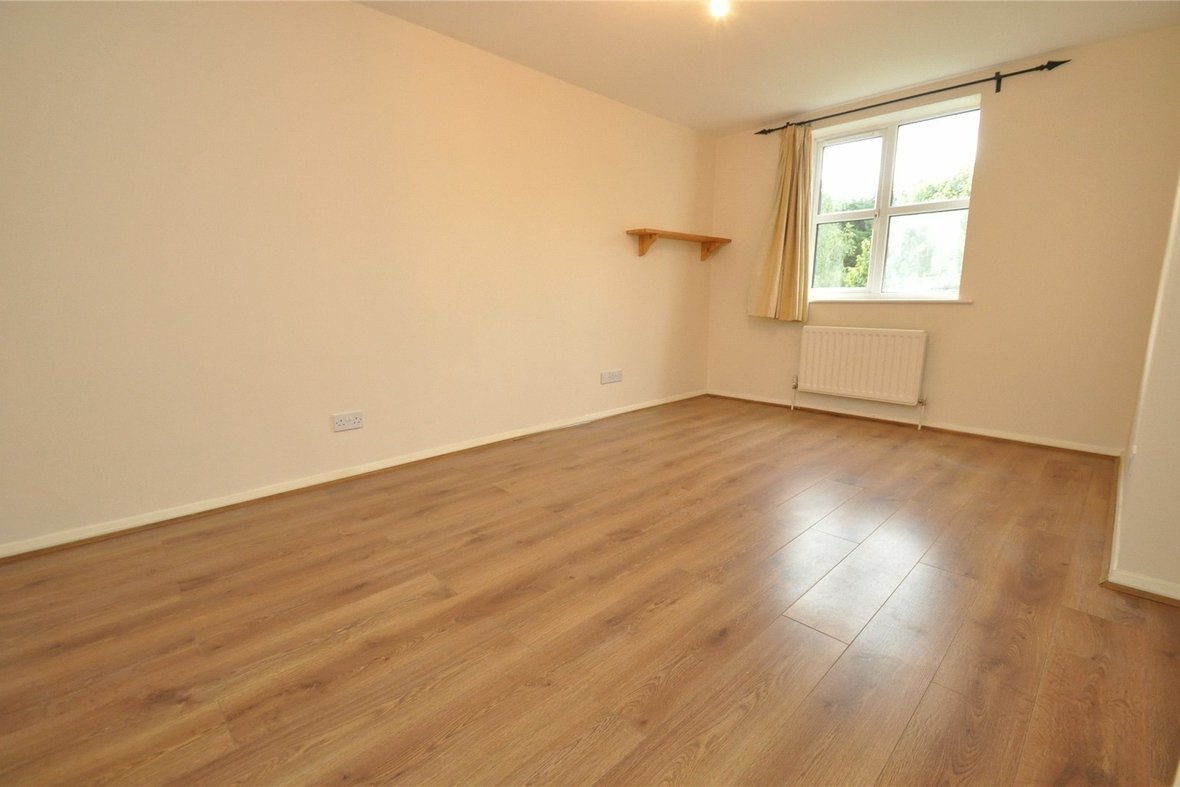 2 Bedroom Apartment Let AgreedApartment Let Agreed in Dexter Close, St. Albans, Hertfordshire - View 5 - Collinson Hall
