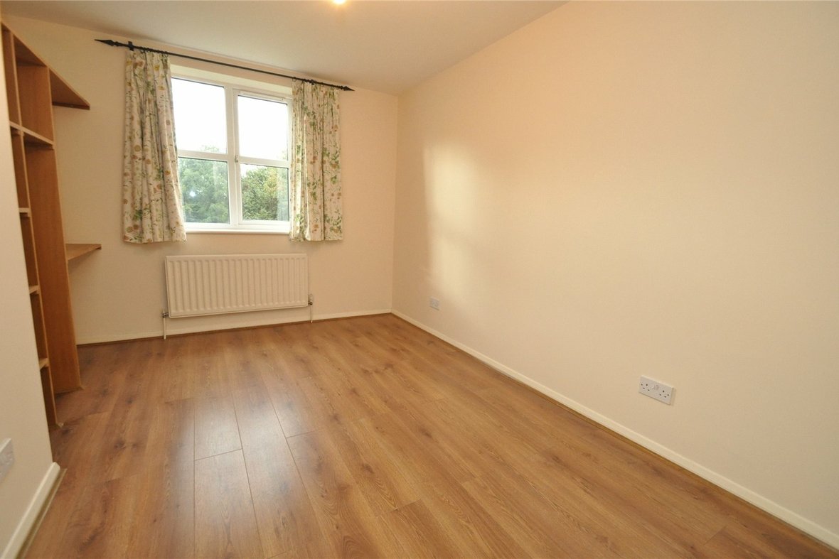 2 Bedroom Apartment Let AgreedApartment Let Agreed in Dexter Close, St. Albans, Hertfordshire - View 4 - Collinson Hall