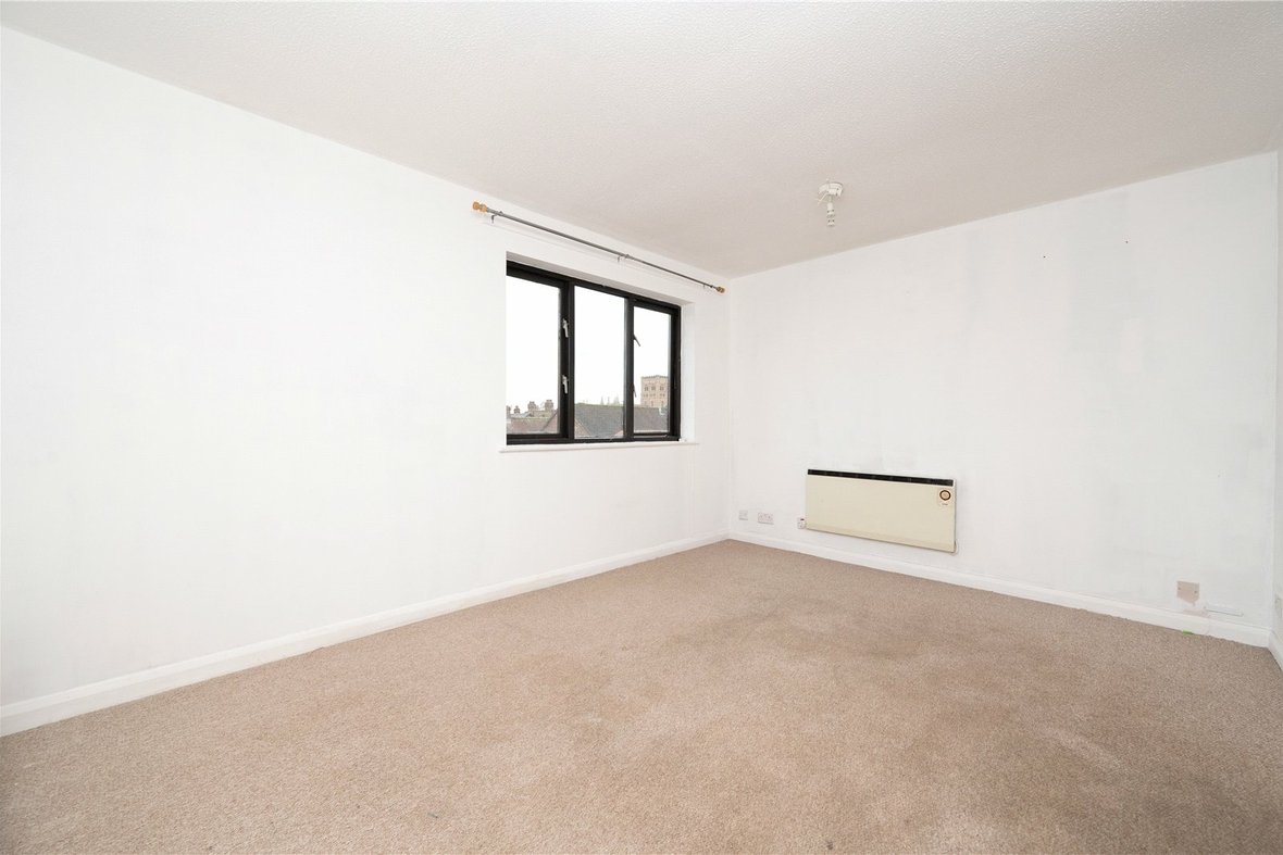 2 Bedroom Maisonette To LetMaisonette To Let in Half Moon Mews, St. Albans, Hertfordshire - View 8 - Collinson Hall