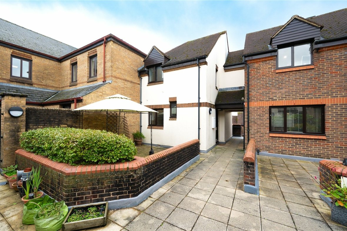 2 Bedroom Maisonette To LetMaisonette To Let in Half Moon Mews, St. Albans, Hertfordshire - View 11 - Collinson Hall