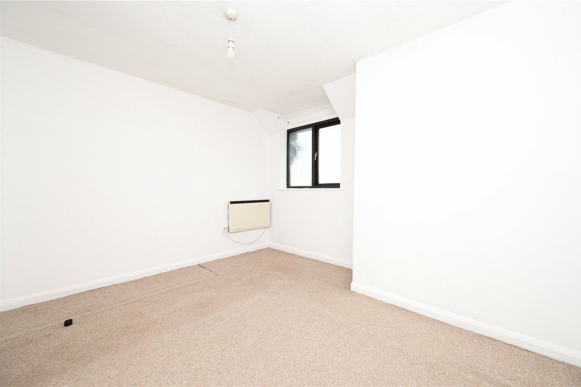 2 Bedroom Maisonette To LetMaisonette To Let in Half Moon Mews, St. Albans, Hertfordshire - View 10 - Collinson Hall