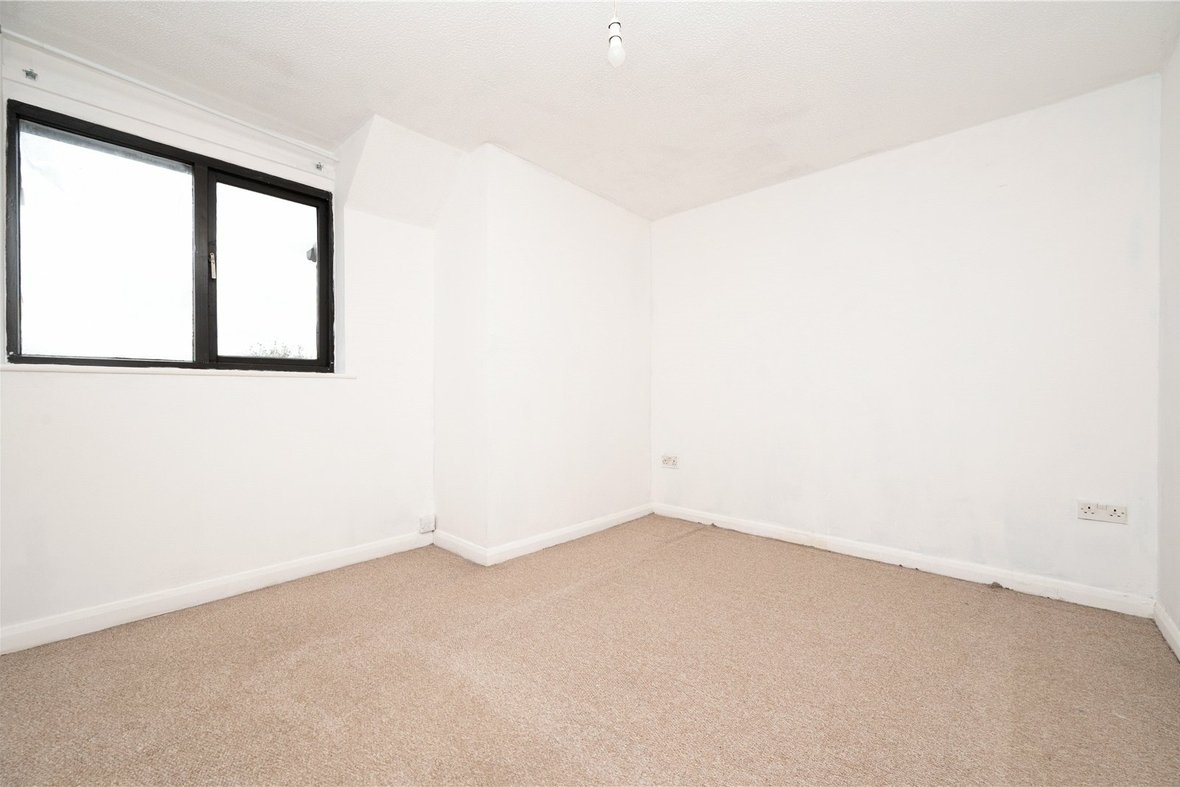 2 Bedroom Maisonette To LetMaisonette To Let in Half Moon Mews, St. Albans, Hertfordshire - View 7 - Collinson Hall