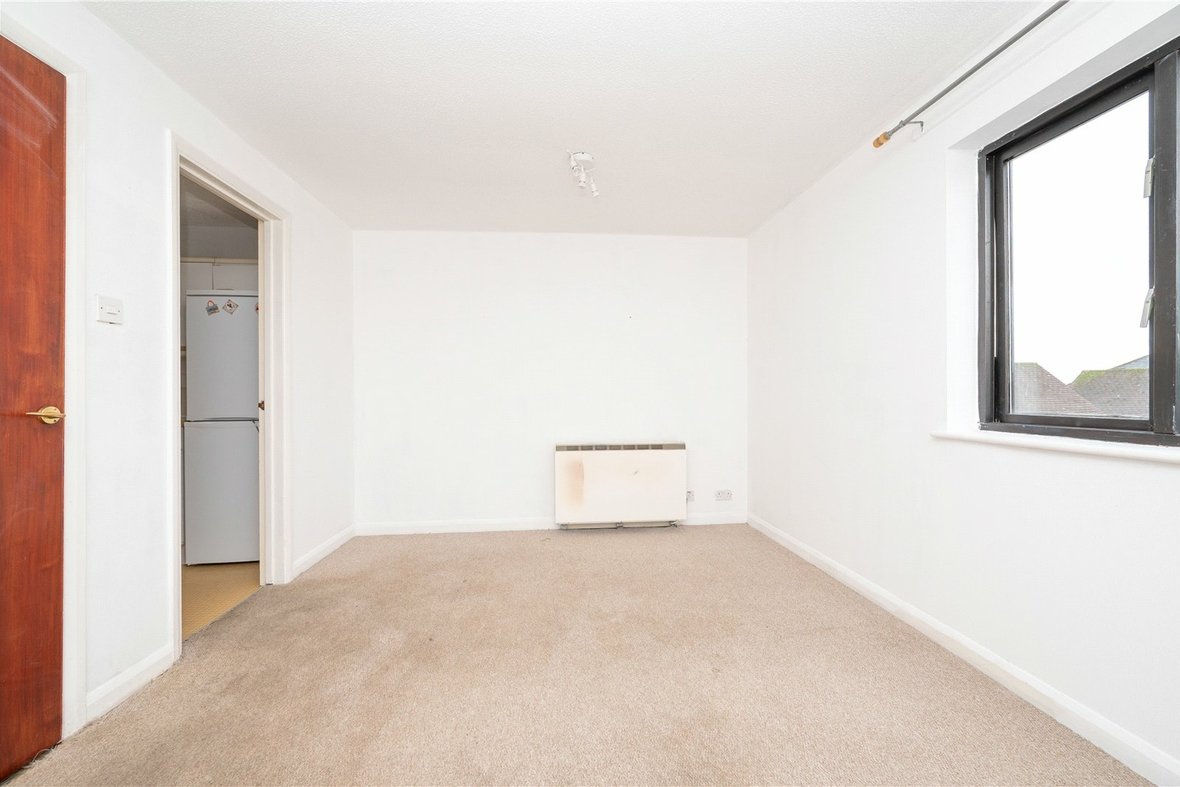 2 Bedroom Maisonette To LetMaisonette To Let in Half Moon Mews, St. Albans, Hertfordshire - View 2 - Collinson Hall