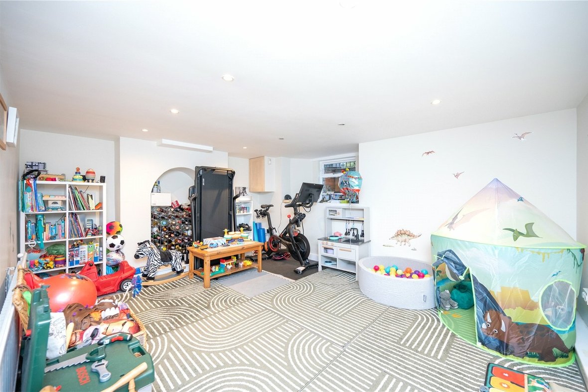 4 Bedroom House New InstructionHouse New Instruction in St. Peters Road, St. Albans, Hertfordshire - View 15 - Collinson Hall