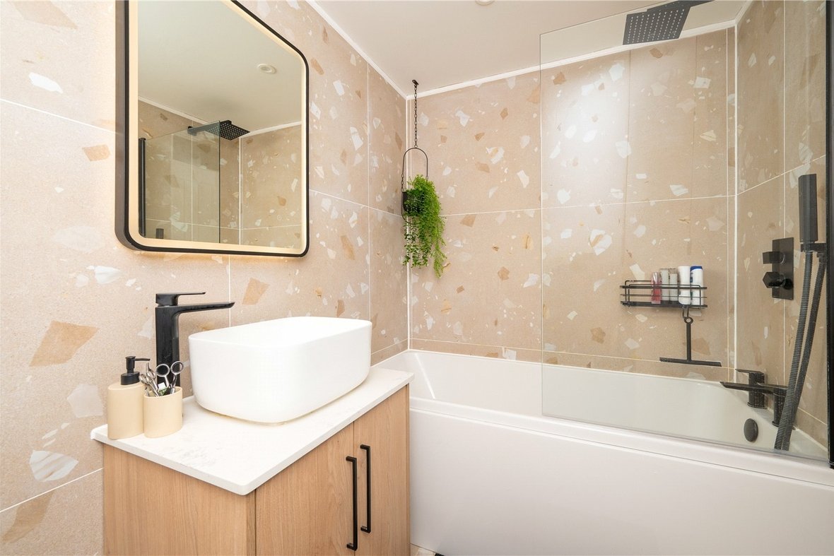 4 Bedroom House New InstructionHouse New Instruction in Garden Court, Wheathampstead, St. Albans - View 11 - Collinson Hall