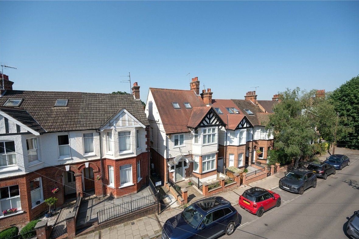 6 Bedroom House Let AgreedHouse Let Agreed in Carlisle Avenue, St. Albans, Hertfordshire - View 11 - Collinson Hall
