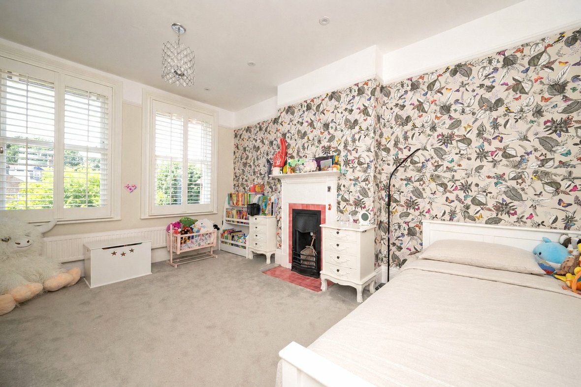 6 Bedroom House Let AgreedHouse Let Agreed in Carlisle Avenue, St. Albans, Hertfordshire - View 7 - Collinson Hall