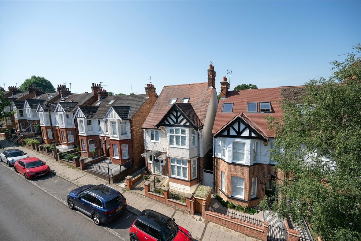 6 Bedroom House Let AgreedHouse Let Agreed in Carlisle Avenue, St. Albans, Hertfordshire - View 12 - Collinson Hall