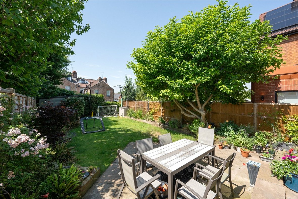 6 Bedroom House Let AgreedHouse Let Agreed in Carlisle Avenue, St. Albans, Hertfordshire - View 21 - Collinson Hall