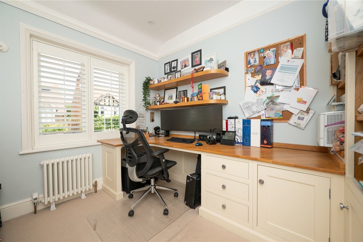 6 Bedroom House Let AgreedHouse Let Agreed in Carlisle Avenue, St. Albans, Hertfordshire - View 34 - Collinson Hall