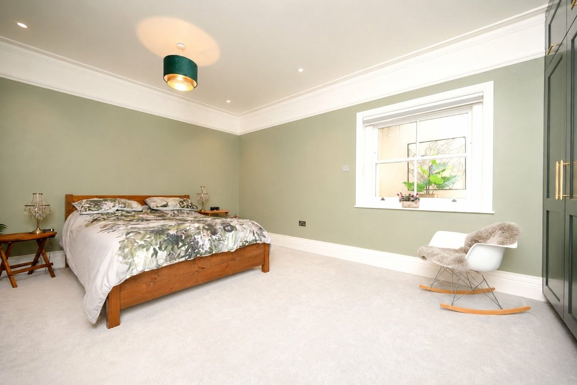 6 Bedroom House Let AgreedHouse Let Agreed in Carlisle Avenue, St. Albans, Hertfordshire - View 5 - Collinson Hall