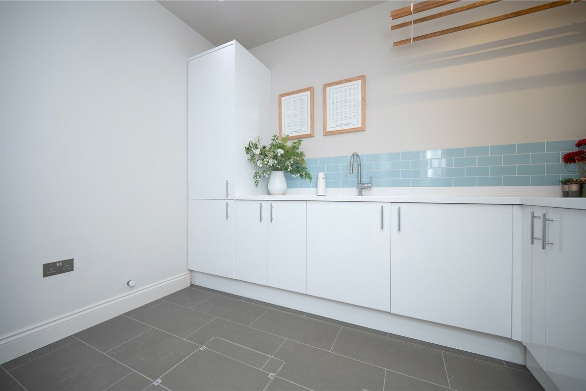 6 Bedroom House Let AgreedHouse Let Agreed in Carlisle Avenue, St. Albans, Hertfordshire - View 15 - Collinson Hall
