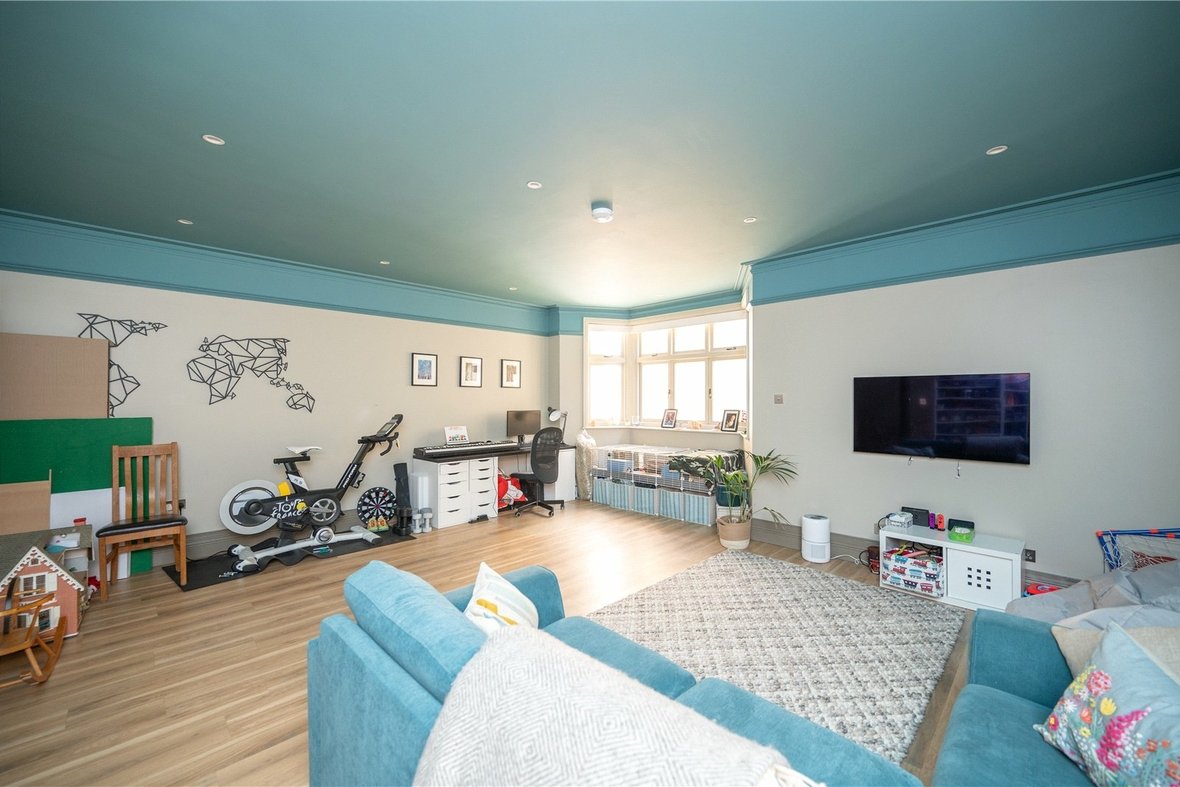 6 Bedroom House Let AgreedHouse Let Agreed in Carlisle Avenue, St. Albans, Hertfordshire - View 13 - Collinson Hall