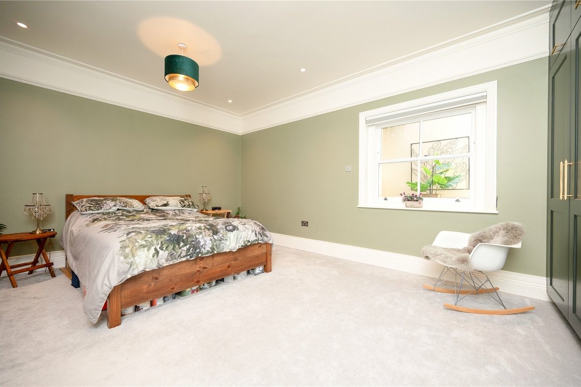 6 Bedroom House Let AgreedHouse Let Agreed in Carlisle Avenue, St. Albans, Hertfordshire - View 17 - Collinson Hall