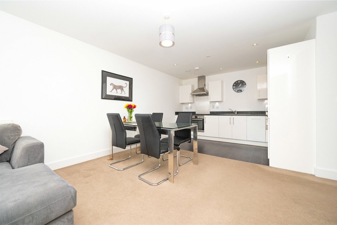 2 Bedroom Apartment LetApartment Let in Charrington Place, St. Albans, Hertfordshire - View 4 - Collinson Hall