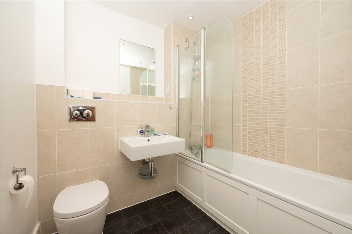 2 Bedroom Apartment LetApartment Let in Charrington Place, St. Albans, Hertfordshire - View 5 - Collinson Hall