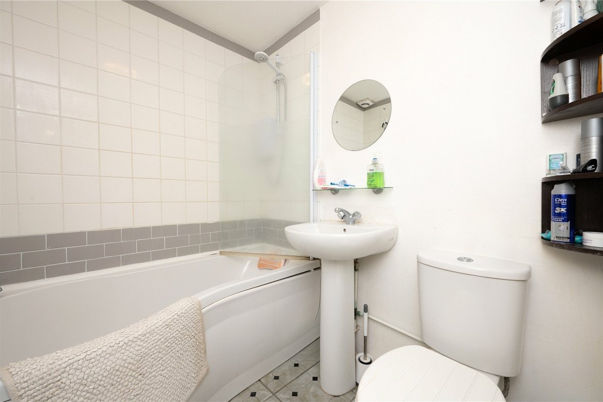 1 Bedroom Apartment New InstructionApartment New Instruction in Wyedale, London Colney, St. Albans - View 4 - Collinson Hall