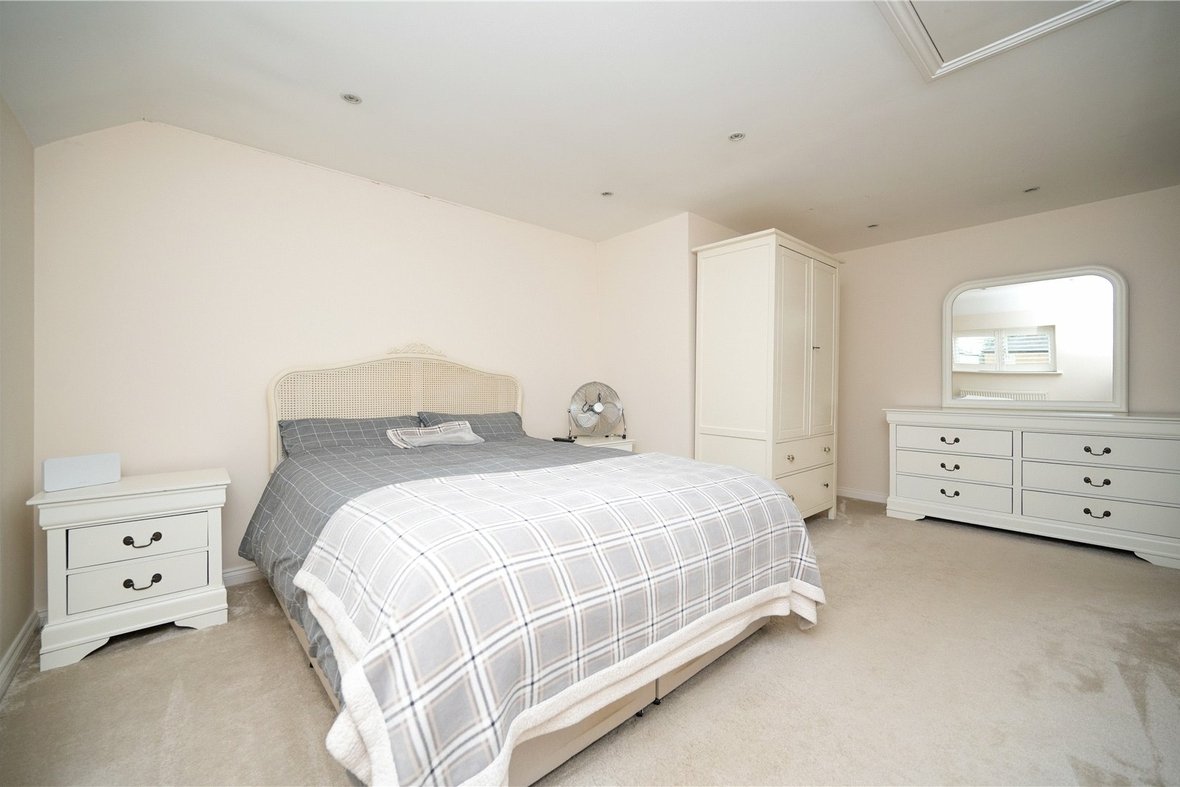 3 Bedroom House New InstructionHouse New Instruction in Coursers Road, Colney Heath, St. Albans - View 15 - Collinson Hall