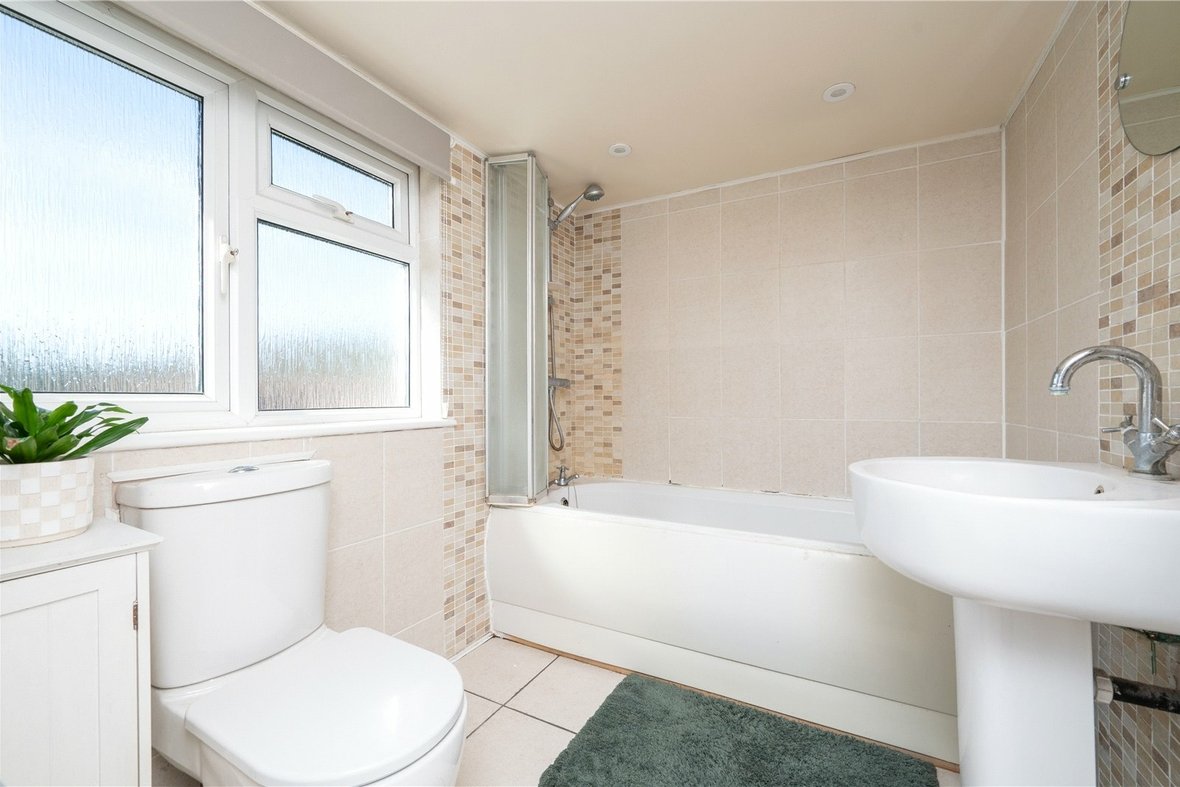 4 Bedroom House To LetHouse To Let in How Wood, Park Street, St. Albans - View 6 - Collinson Hall