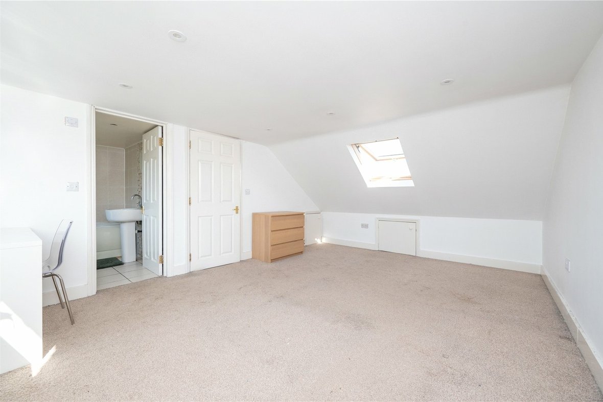 4 Bedroom House To LetHouse To Let in How Wood, Park Street, St. Albans - View 5 - Collinson Hall