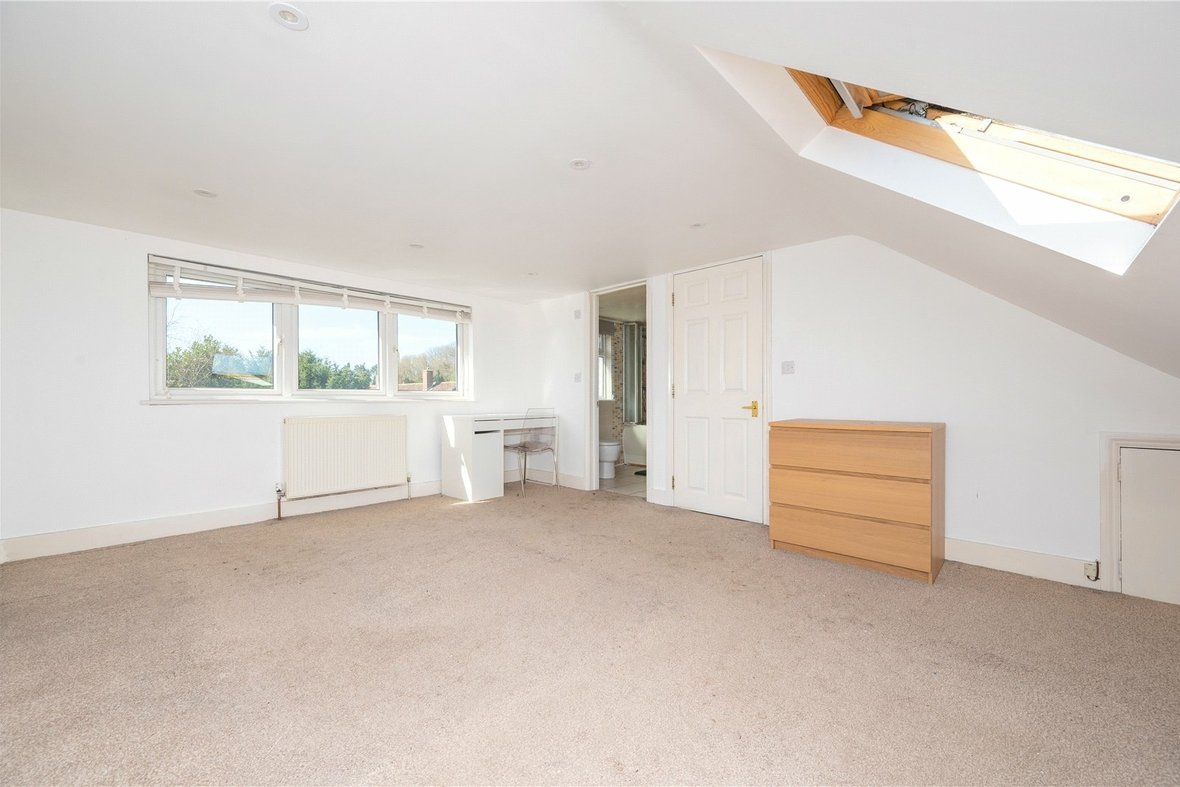 4 Bedroom House To LetHouse To Let in How Wood, Park Street, St. Albans - View 3 - Collinson Hall