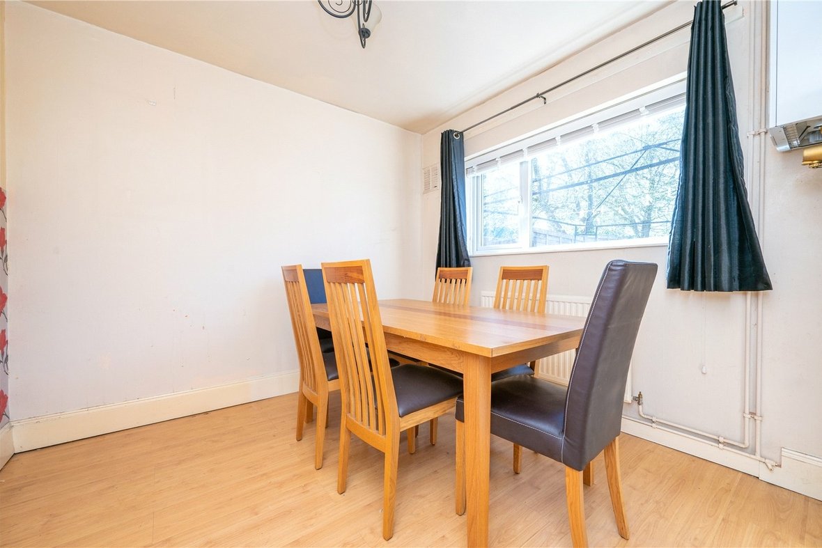 4 Bedroom House To LetHouse To Let in How Wood, Park Street, St. Albans - View 2 - Collinson Hall