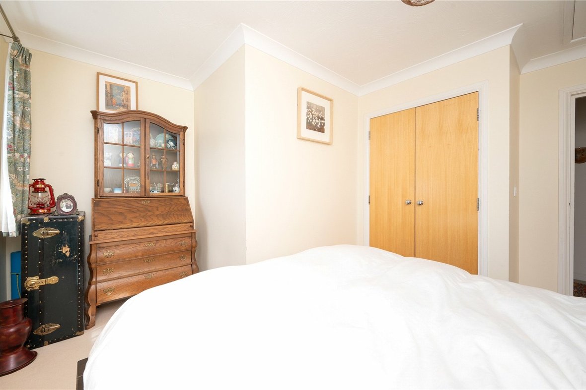3 Bedroom Apartment New InstructionApartment New Instruction in Lime Tree Court, London Colney, St. Albans - View 7 - Collinson Hall