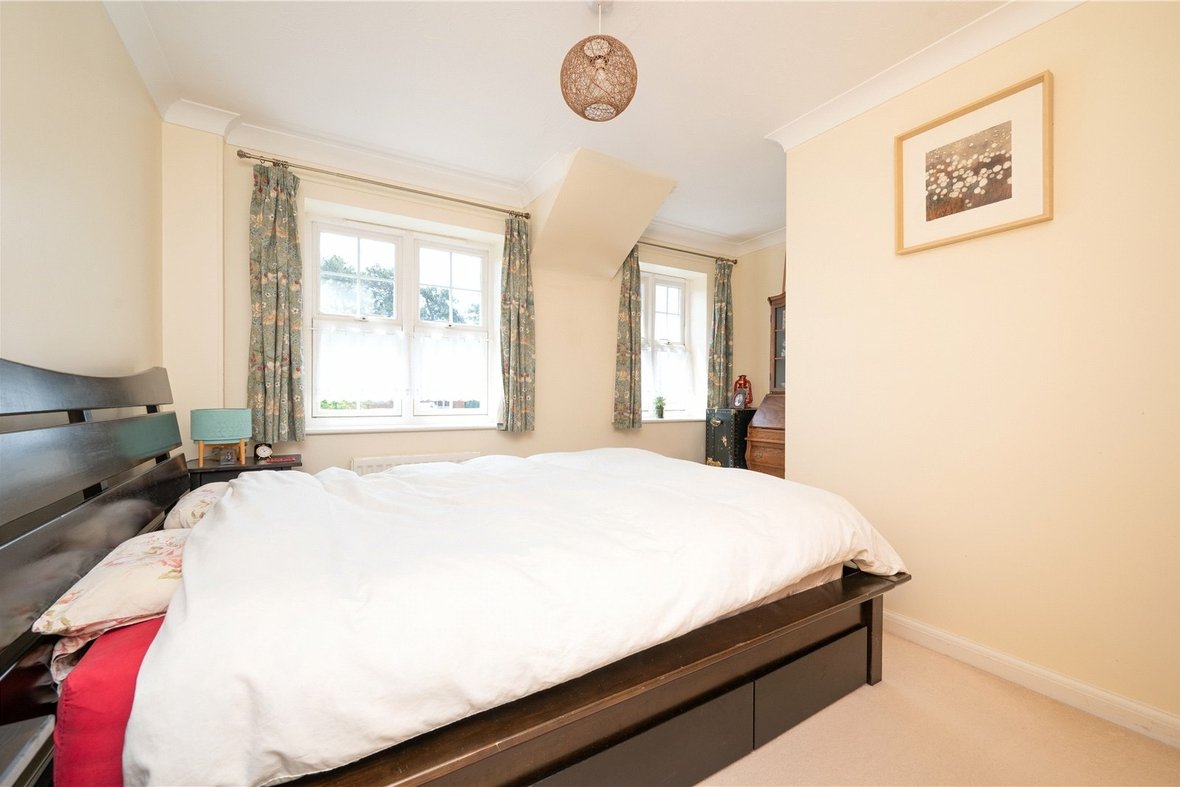 3 Bedroom Apartment New InstructionApartment New Instruction in Lime Tree Court, London Colney, St. Albans - View 6 - Collinson Hall