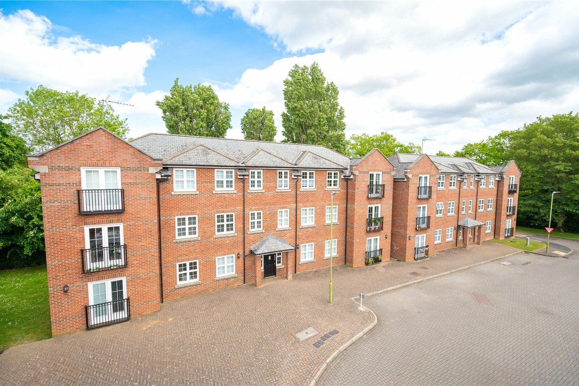 3 Bedroom Apartment New InstructionApartment New Instruction in Lime Tree Court, London Colney, St. Albans - View 13 - Collinson Hall