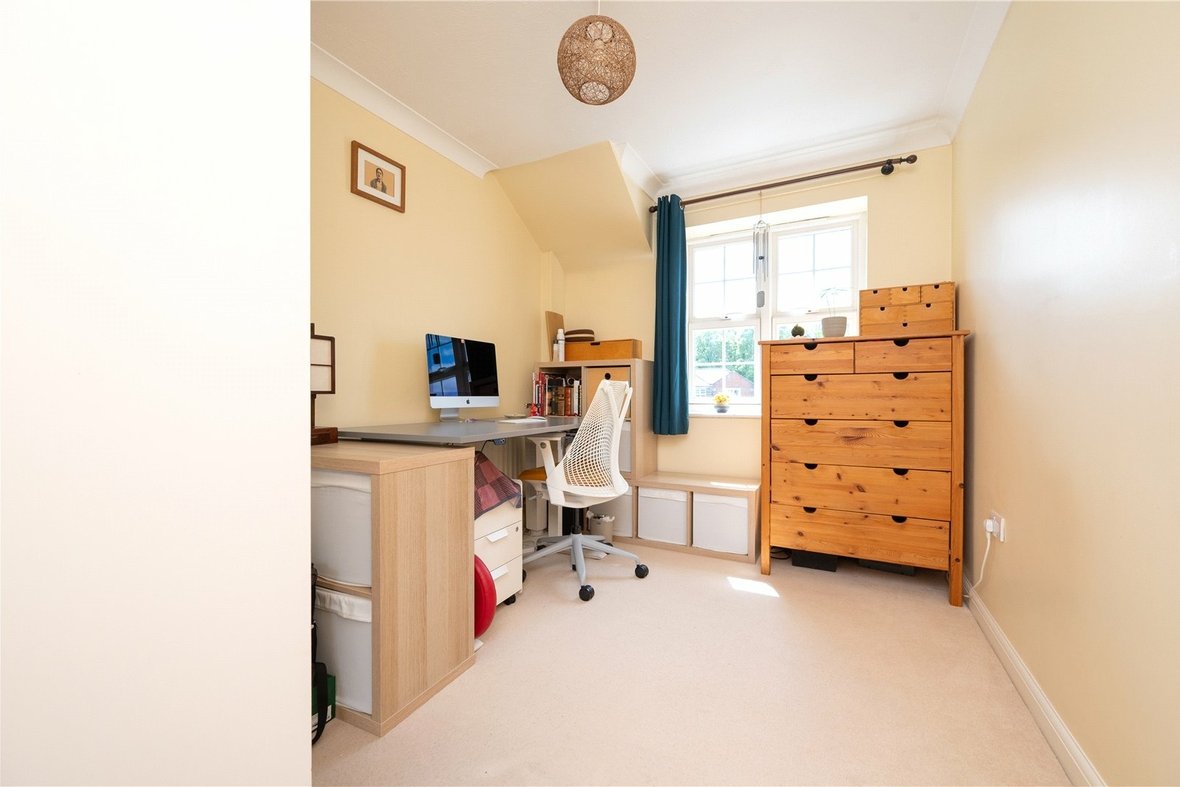 3 Bedroom Apartment New InstructionApartment New Instruction in Lime Tree Court, London Colney, St. Albans - View 10 - Collinson Hall