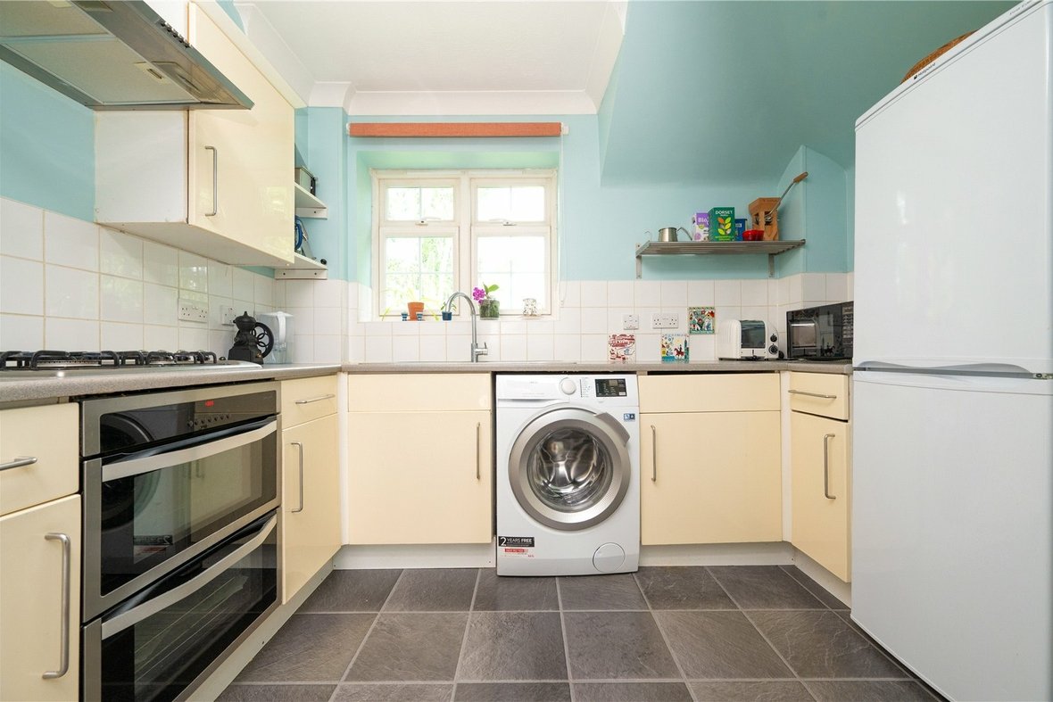 3 Bedroom Apartment New InstructionApartment New Instruction in Lime Tree Court, London Colney, St. Albans - View 3 - Collinson Hall