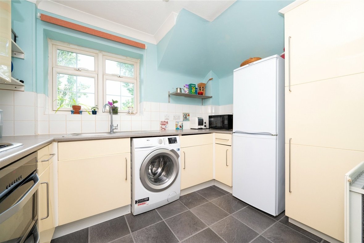 3 Bedroom Apartment New InstructionApartment New Instruction in Lime Tree Court, London Colney, St. Albans - View 11 - Collinson Hall