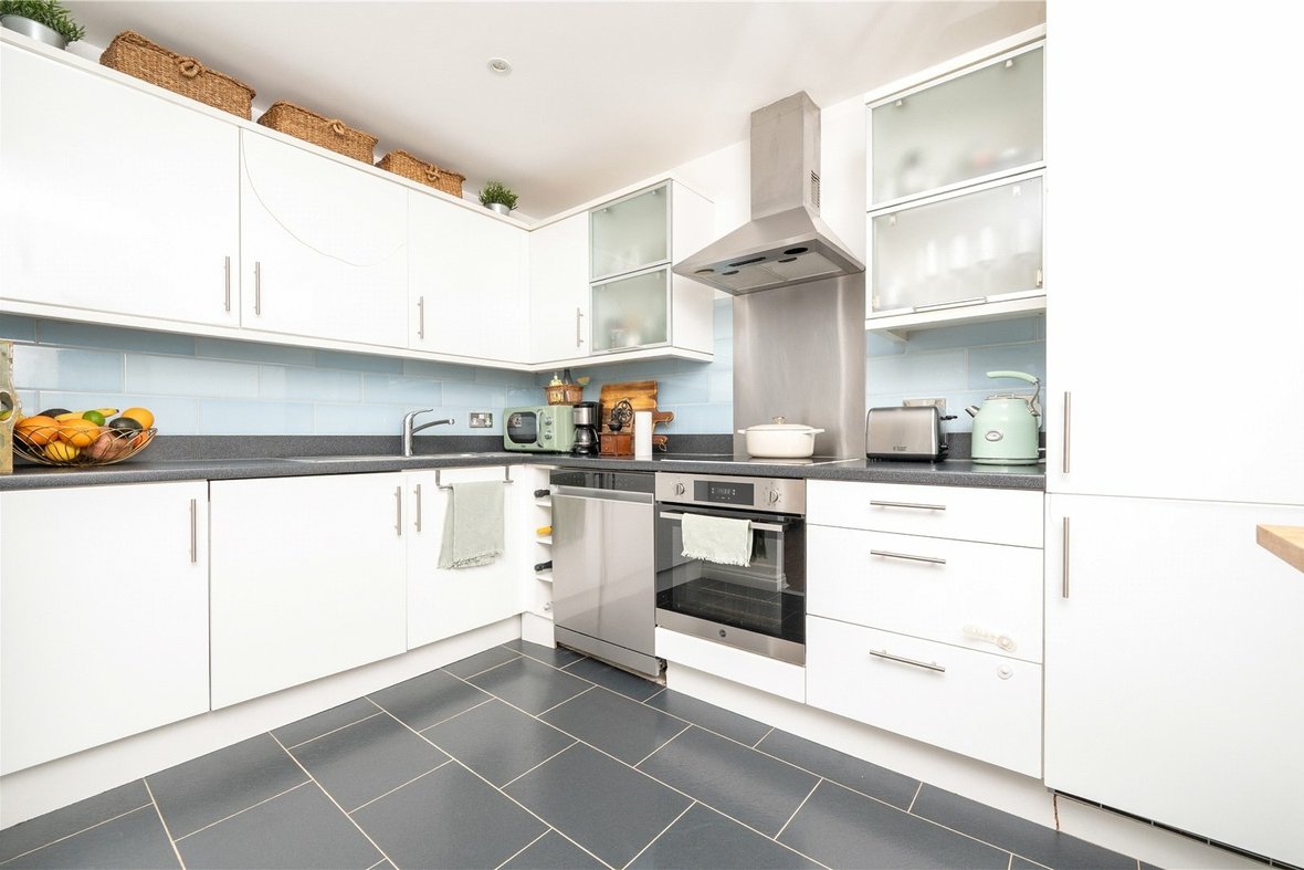 2 Bedroom Apartment New InstructionApartment New Instruction in Hatfield Road, St. Albans, Hertfordshire - View 12 - Collinson Hall