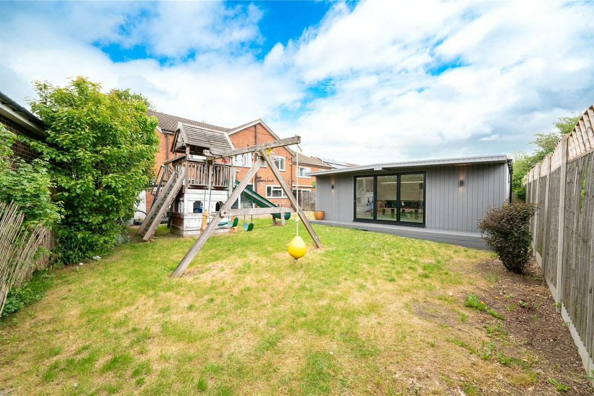 6 Bedroom House New InstructionHouse New Instruction in Maplefield, Park Street, St. Albans - View 18 - Collinson Hall