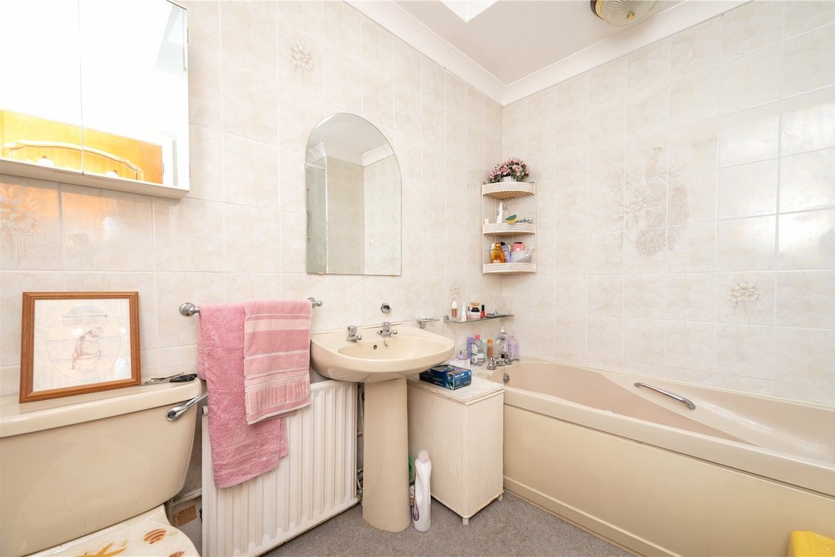 3 Bedroom Bungalow New InstructionBungalow New Instruction in The Uplands, Bricket Wood, St. Albans - View 8 - Collinson Hall