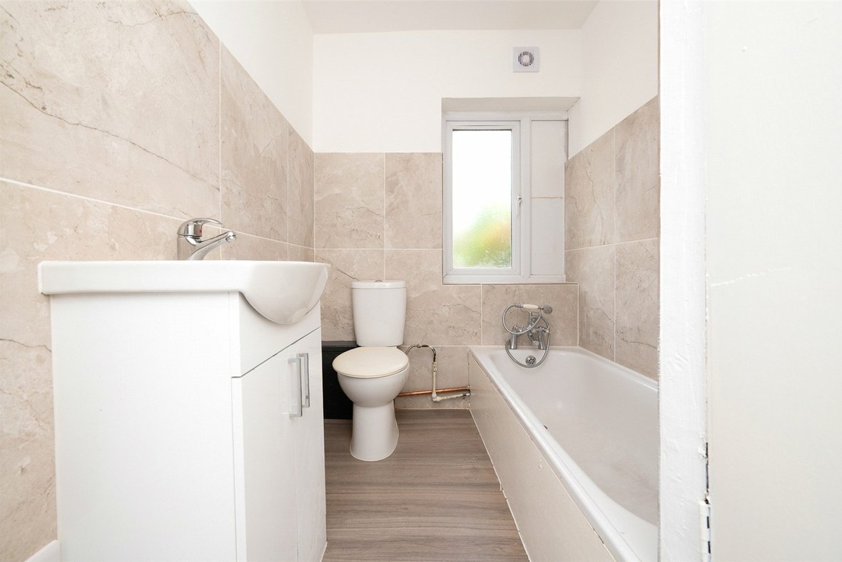 1 Bedroom Apartment To LetApartment To Let in Waverley Road, St. Albans, Hertfordshire - View 3 - Collinson Hall