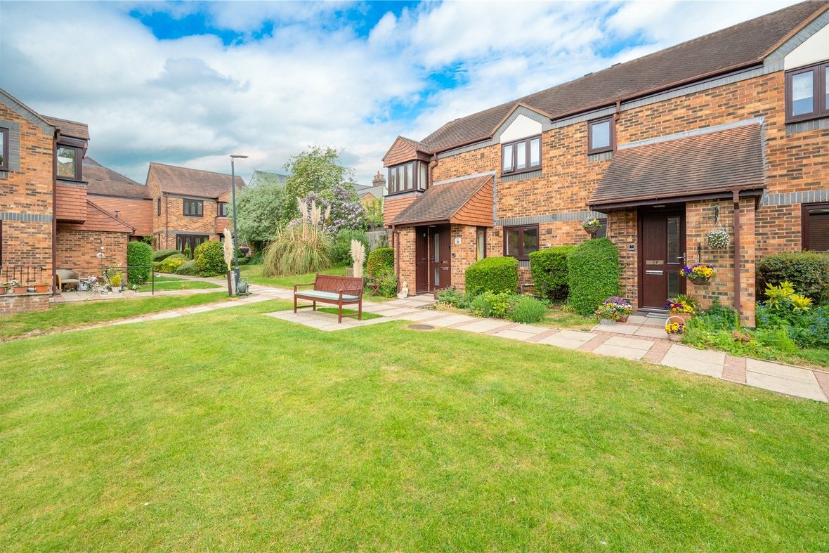 2 Bedroom Apartment New InstructionApartment New Instruction in Belmont Hill, St. Albans, Hertfordshire - View 13 - Collinson Hall