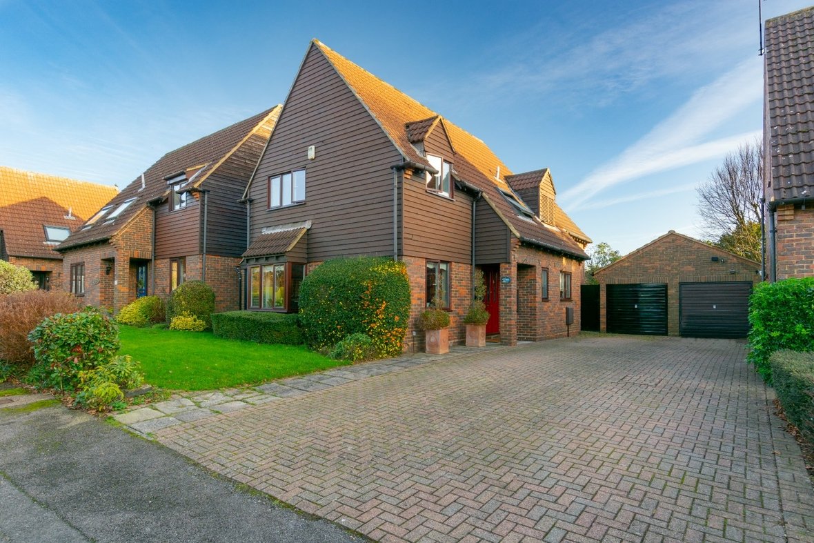 4 Bedroom House Sold Subject to Contract in Old Orchard, Park Street, St. Albans - View 20 - Collinson Hall