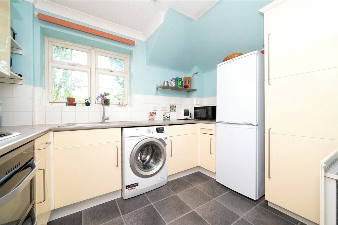 3 Bedroom Apartment For SaleApartment For Sale in Lime Tree Court, London Colney, St. Albans - View 10 - Collinson Hall